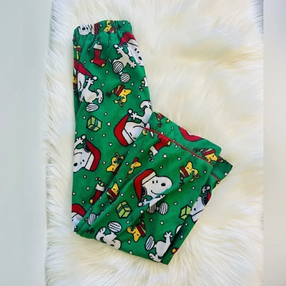 Peanuts snoopy Christmas two piece pajamas!